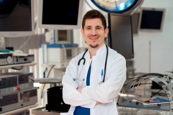 Oftalmologul Gabriel Munteanu (Clinica Korall) ne explică: De ce să mergem la medic şi cum ne protejăm de ecrane